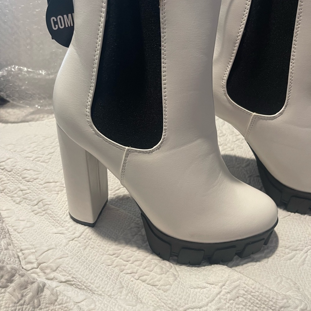 Streetwear Society Womens Sz 9’White block heel Chunky Black platform sole